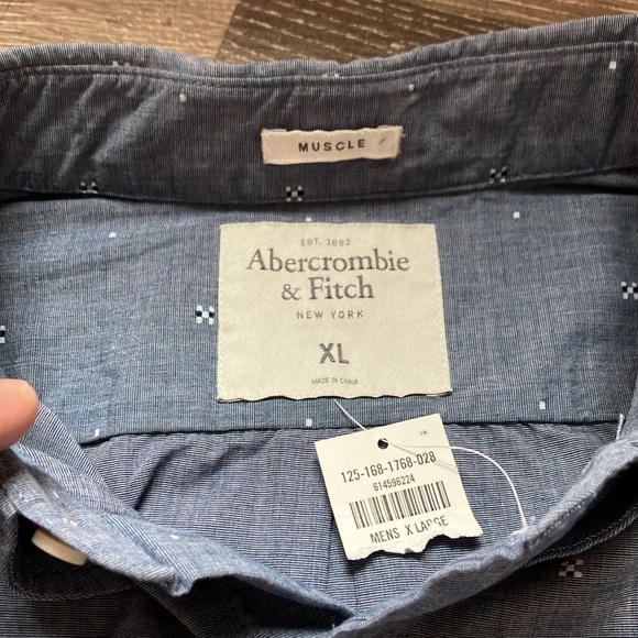 Abercrombie & Fitch - Picture 11 of 16